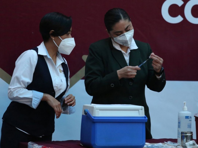 Covid-19 continúa presionando; pedidos de ayuda por desempleo en EU alcanzan 860,000