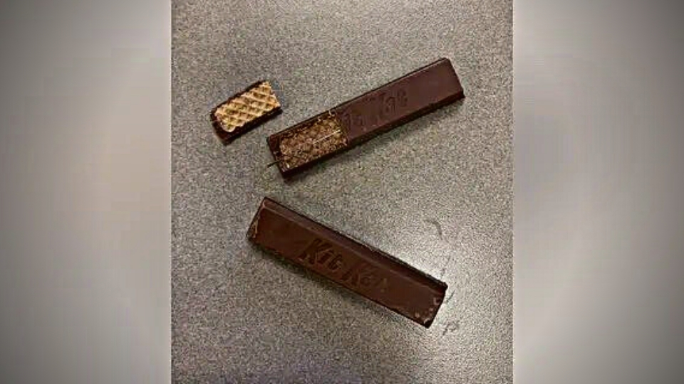 Hallan agujas en dulces entregados a niños en Halloween