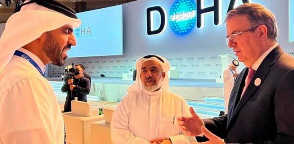 El canciller Marcelo Ebrard asiste al Foro de Doha