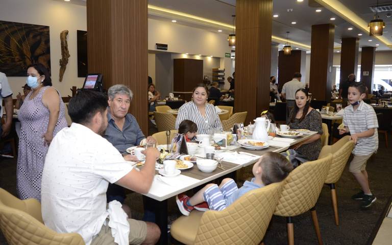 Restaurantes registran buena afluencia en domingo