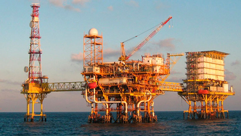 Pemex admite derrame en el Ek Balam, pero minimiza su magnitud