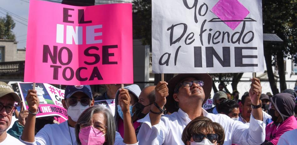 “Vamos a ir a la marcha para defender nuestro trabajo”, claman trabajadores del INE