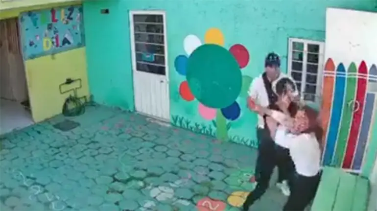 Maestra de escuela en Cuautitlán Izcalli es golpeada y amenazada por padres de uno de los alumnos