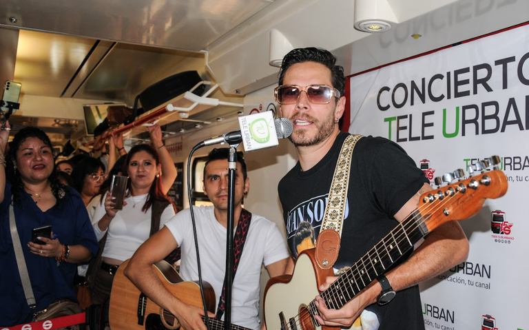 Juan Solo se sube al Tren Suburbano y da adelanto de su show en el Metropólitan