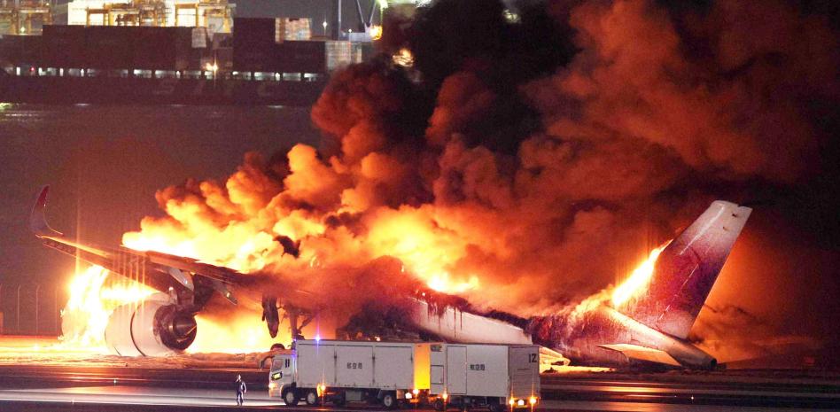 Dos días de 2024, dos tragedias en Japón: 5 muertos tras chocar dos aviones en Tokio