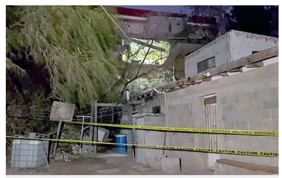 Evacuan vecindad por Derrumbe