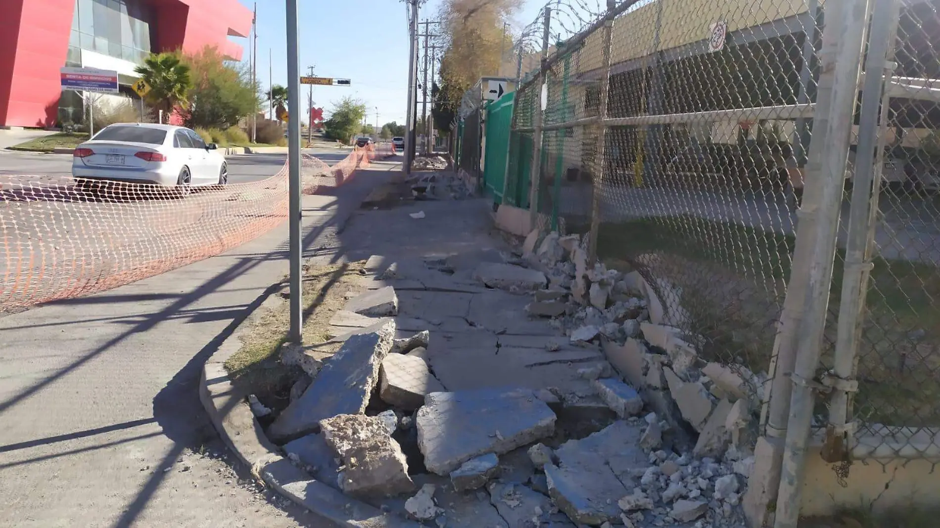 Construyen banquetas accesibles en la FCPySH