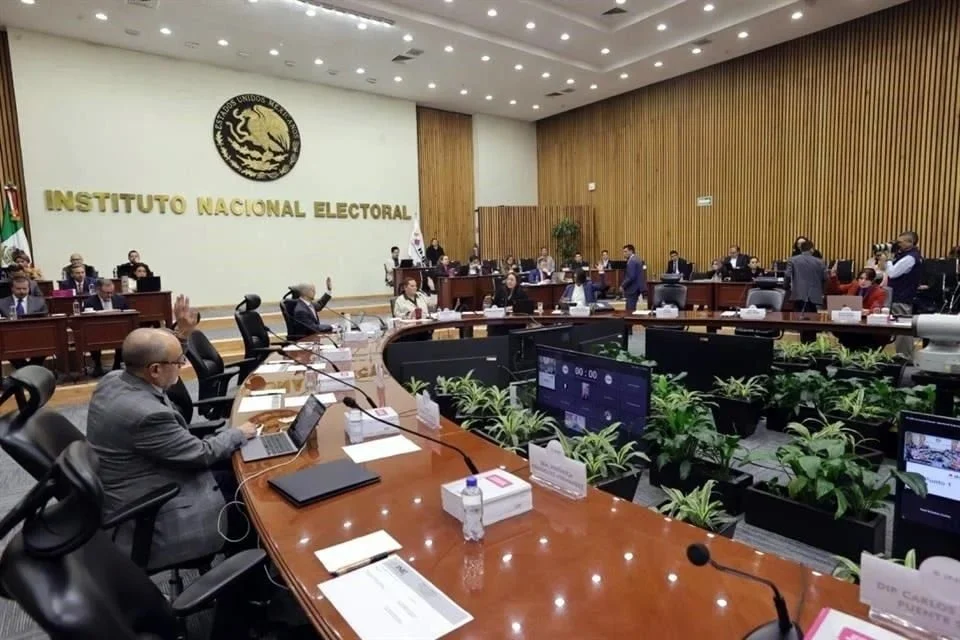 Avala INE tiempos en radio y televisión para elección de PJ