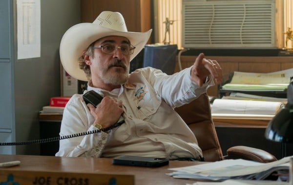 Expone Ari Aster la paranoia de EU en ‘Eddington’