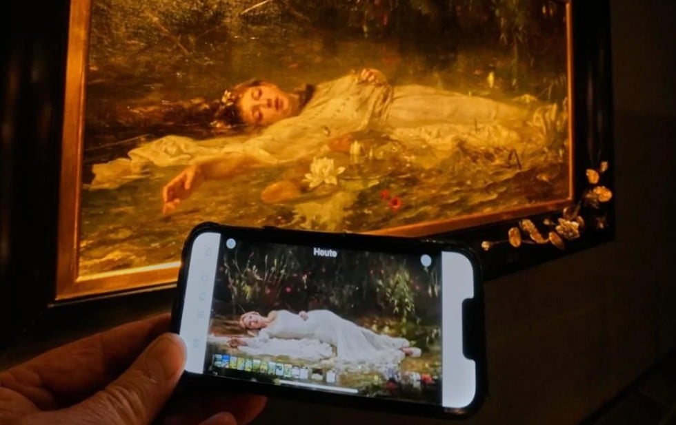 Invaden ‘swifties’ museo de Alemania por pintura de ‘Ofelia’